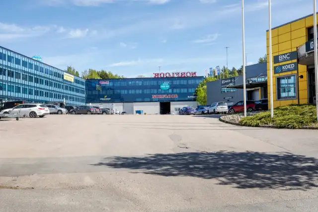 Strømsveien 325, 1081 Oslo – High-bay warehouse with showroom mezzanine
